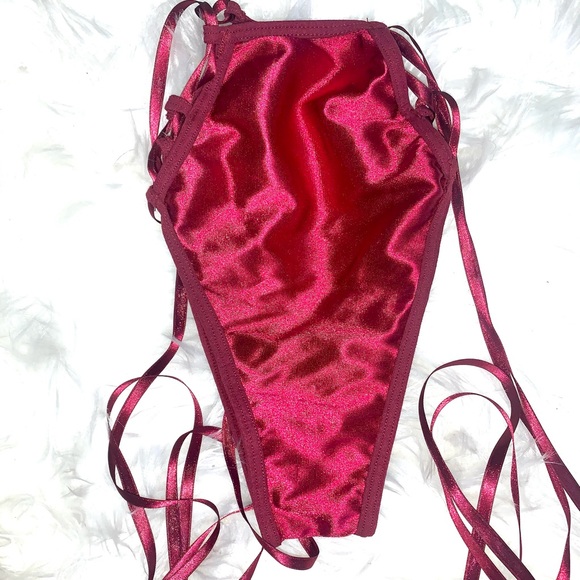 Burgundy lingerie two-piece - Picture 4 of 9